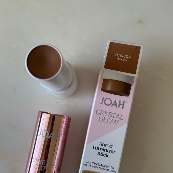 JOAH Crystal Glow Honey Tinted Luminizer Stick - Picture 3 of 3